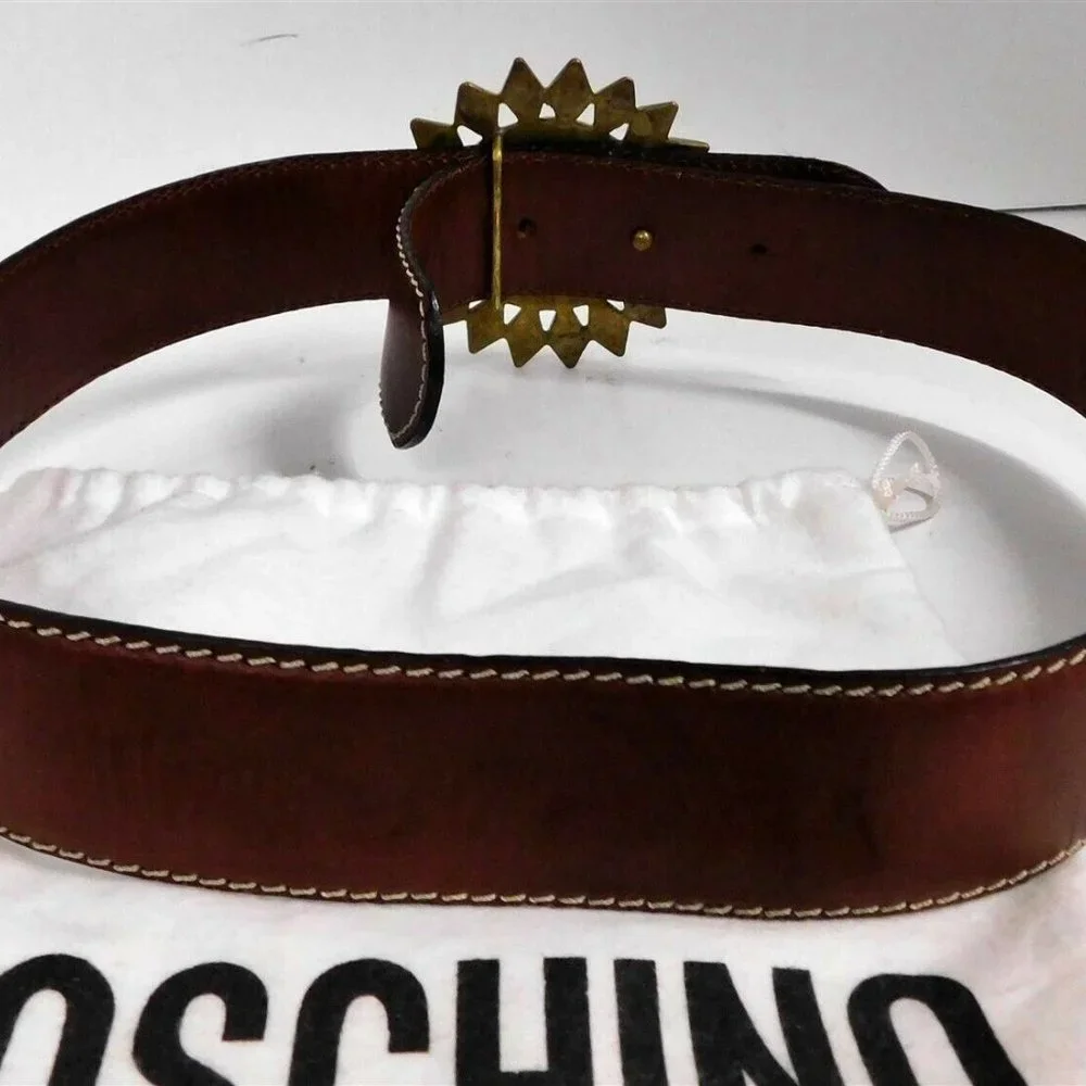 Moschino redwall important